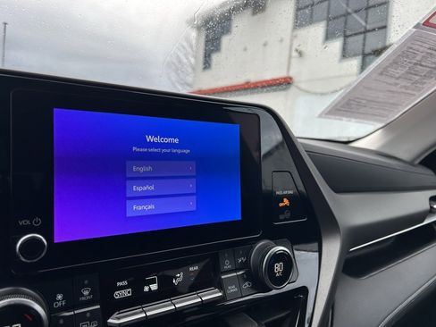 Certified 2023 Toyota Highlander L image 21