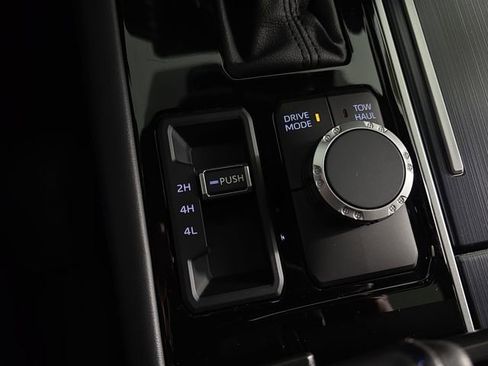 Used 2025 Toyota Sequoia Platinum image 17