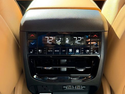 New 2025 Jeep Grand Cherokee Summit image 23