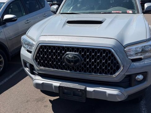 Used 2018 Toyota Tacoma TRD Sport w/ Technology Package AWD/4WD image 1