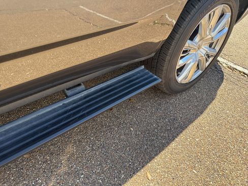 Used 2021 Chevrolet Tahoe High Country w/ Premium Package image 13