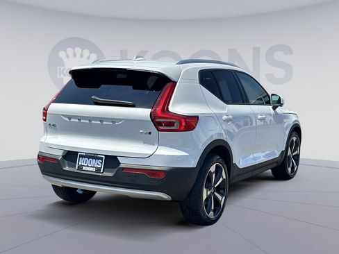 Used 2020 Volvo XC40 T5 Momentum w/ Protection Package Premier AWD/4WD image 11