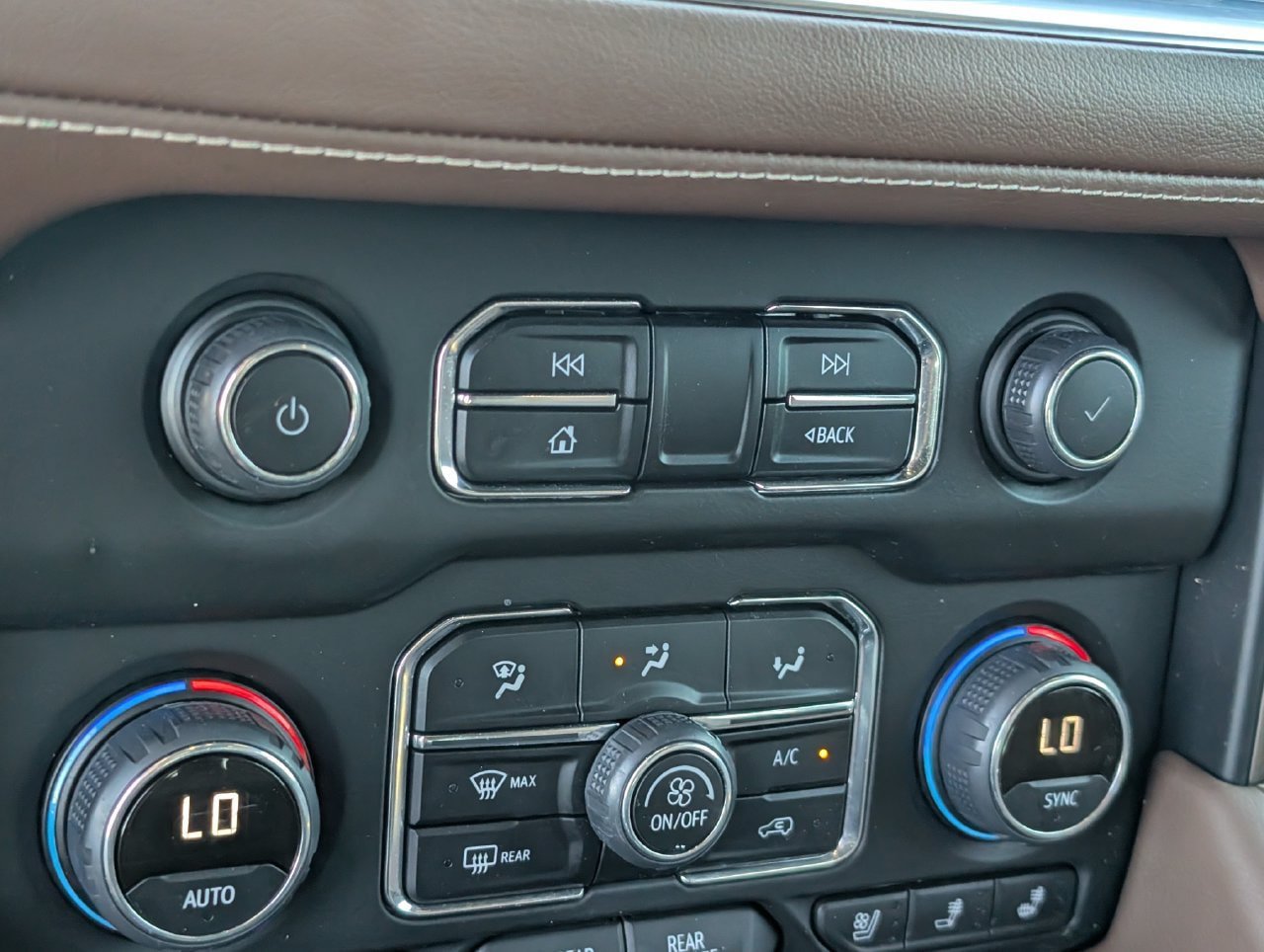 Used 2023 Chevrolet Tahoe High Country AWD/4WD image 14