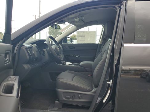 New 2026 Nissan Pathfinder SV image 12