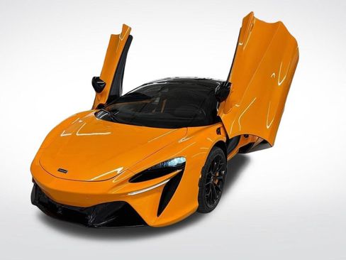 Used 2025 McLaren Artura RWD image 22