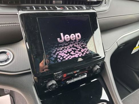 New 2025 Jeep Grand Cherokee L Altitude image 29