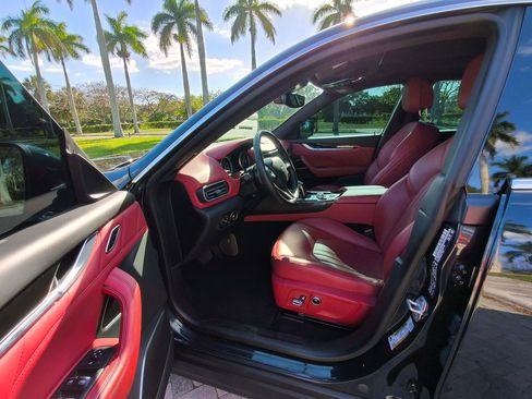 Used 2023 Maserati Levante GT image 3