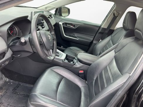 Used 2021 Toyota RAV4 XLE Premium image 10