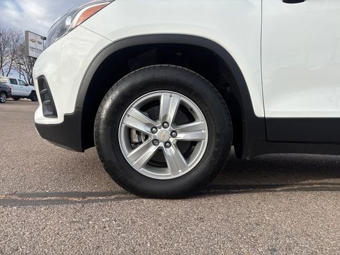 Used 2022 Chevrolet Trax LT w/ LT Convenience Package image 29