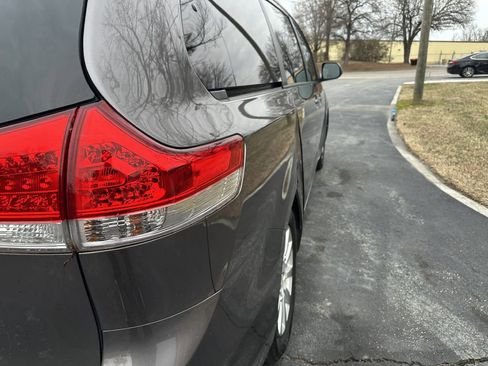 Used 2014 Toyota Sienna XLE w/ XLE Premium Package image 6
