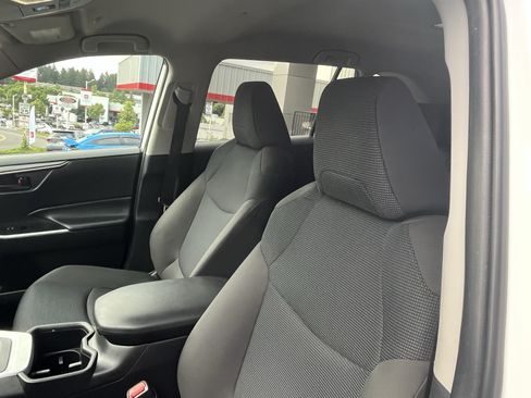 Certified 2024 Toyota RAV4 LE AWD/4WD image 17