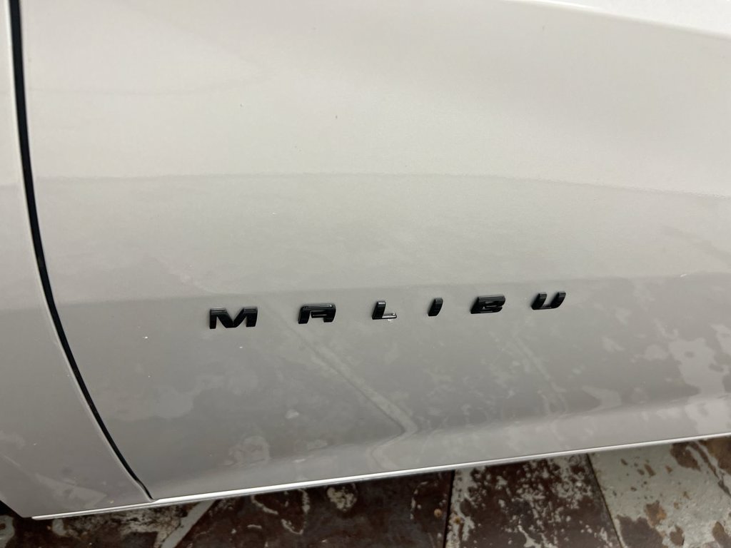 Used 2018 Chevrolet Malibu LT FWD image 25