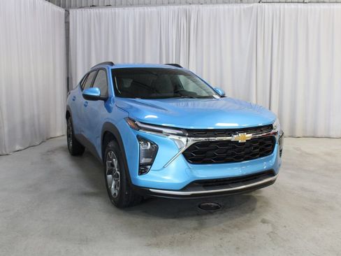 Used 2025 Chevrolet Trax LT w/ Driver Confidence Package FWD image 37