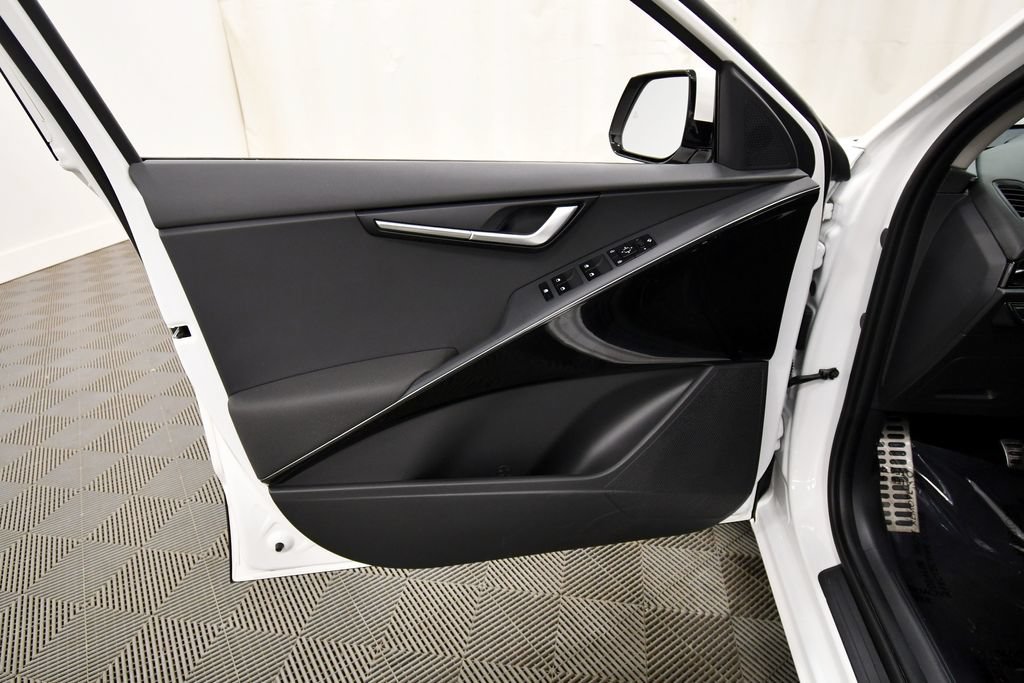 Certified 2025 Kia Niro EX Touring FWD image 13