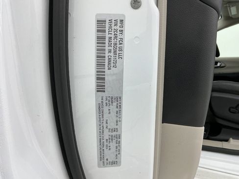 Used 2022 Chrysler Pacifica Touring-L FWD image 47