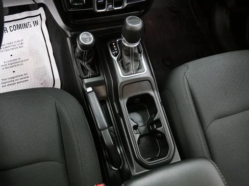 Used 2023 Jeep Gladiator Overland AWD/4WD image 29