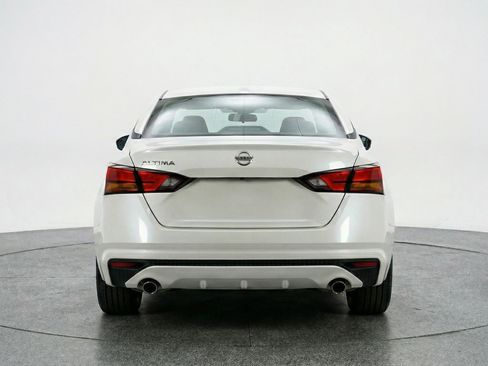 Used 2025 Nissan Altima 2.5 SV FWD image 7