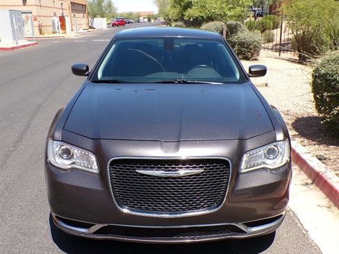 Used 2015 Chrysler 300 Limited RWD image 2