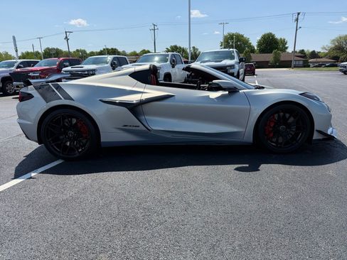 Used 2024 Chevrolet Corvette Z06 w/ Z07 Performance Package RWD image 12
