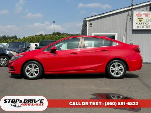 Used 2017 Chevrolet Cruze LT w/ Sun And Sound Package FWD image 2