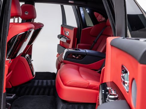 Used 2019 Rolls-Royce Phantom Sedan image 32