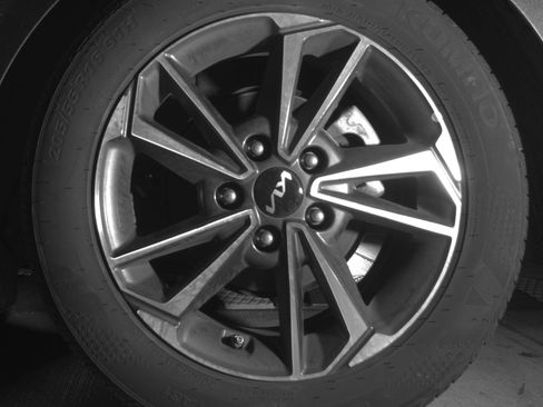 Used 2024 Kia Forte LXS FWD image 14