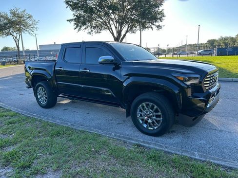 Used 2025 Toyota Tacoma Limited AWD/4WD image 8