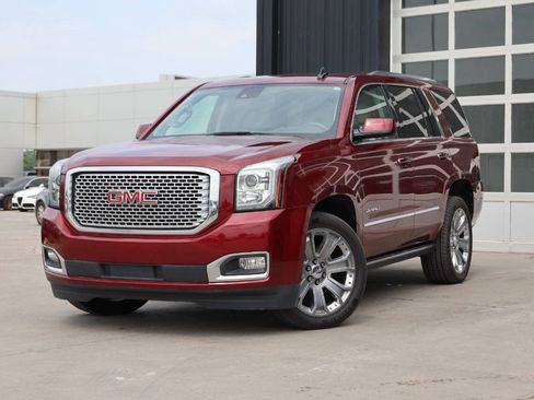 Used 2017 GMC Yukon Denali w/ Open Road Package AWD/4WD image 3
