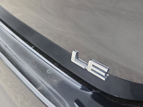 Used 2023 Toyota Highlander LE FWD image 8