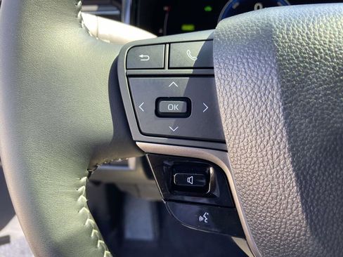 Used 2025 Toyota Camry SE FWD image 31