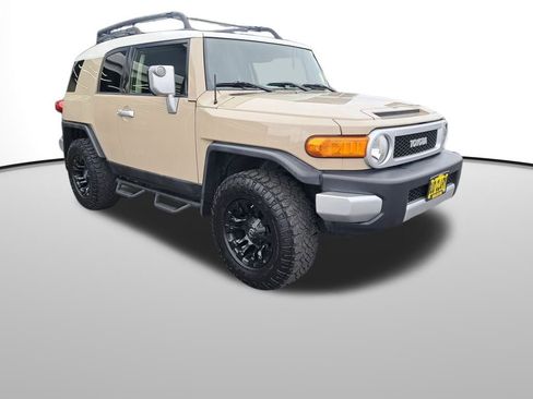 Used 2014 Toyota FJ Cruiser 2WD w/ Convenience Package image 8