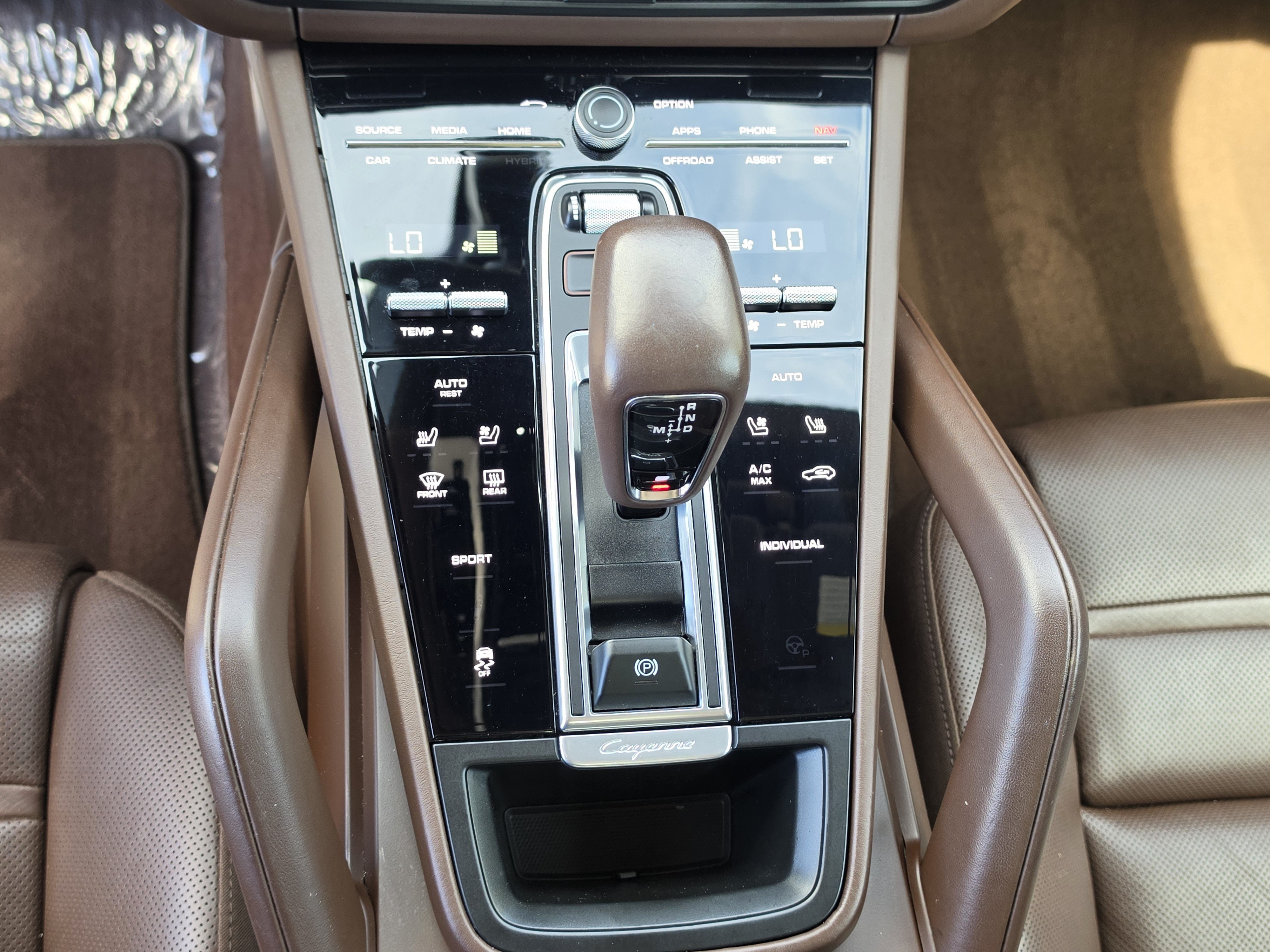 Used 2023 Porsche Cayenne AWD/4WD image 25