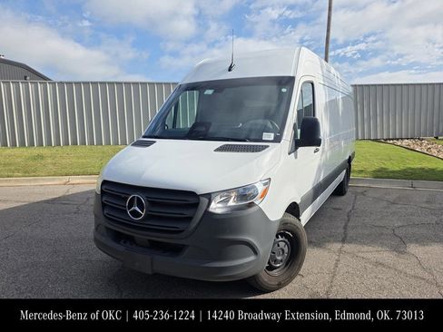 Used 2025 Mercedes-Benz Sprinter 2500 image 1