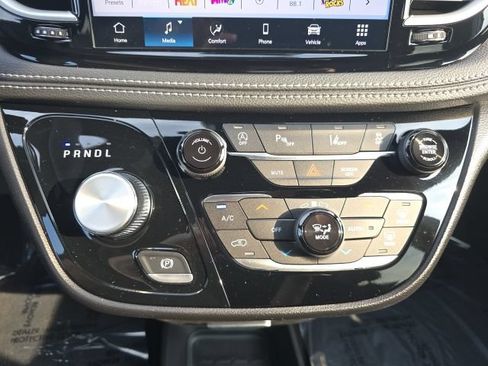 New 2027 Chrysler Pacifica Select AWD/4WD image 15