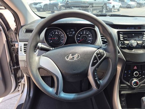Used 2015 Hyundai Elantra SE FWD image 17
