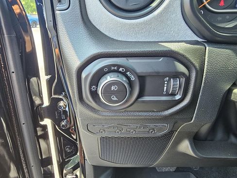 New 2025 Jeep Gladiator Sport image 13