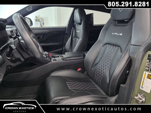 Used 2024 Lamborghini Urus Performante AWD/4WD image 24