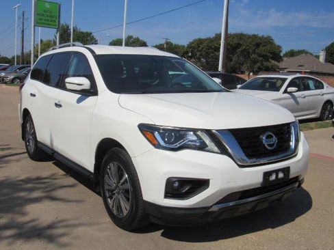 Used 2020 Nissan Pathfinder SV image 4