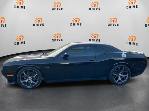 Used 2019 Dodge Challenger R/T RWD image 2