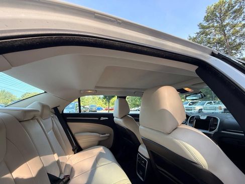Used 2015 Chrysler 300 Limited RWD image 23