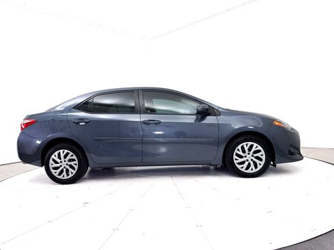 Used 2017 Toyota Corolla LE w/ Carpet Mat Package (TMS) FWD image 31