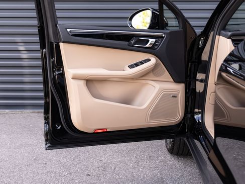 Certified 2026 Porsche Macan AWD/4WD image 20