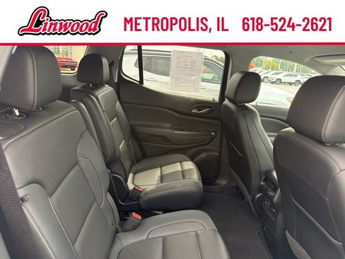 Used 2023 GMC Acadia SLT w/ Preferred Package FWD image 9