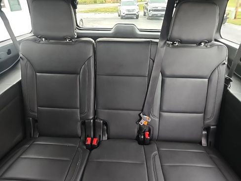 Used 2022 Chevrolet Suburban LT image 19