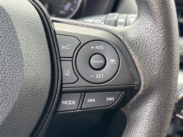 Used 2021 Toyota RAV4 XLE w/ Convenience Package FWD image 33