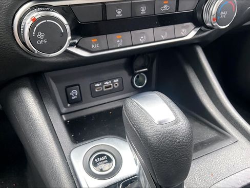 Used 2025 Nissan Sentra SV FWD image 31