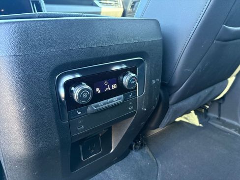 Used 2025 GMC Yukon XL AT4 image 19