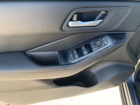Used 2025 Nissan Rogue SV FWD image 16