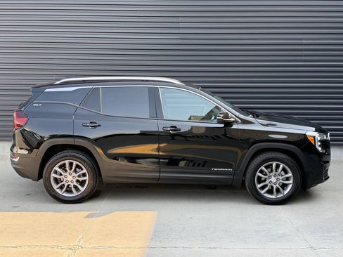 Used 2024 GMC Terrain SLT w/ Infotainment Package II AWD/4WD image 10