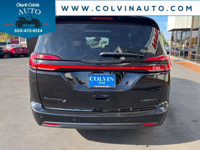 Used 2025 Chrysler Pacifica Limited FWD image 7